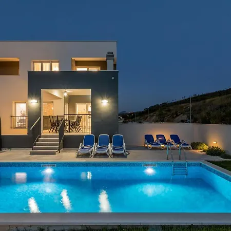Vila Luxury With A Swimming Pool Tugare, Omis - 20067 Tugare