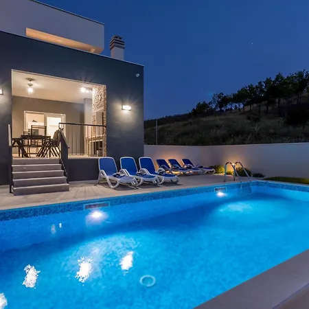 Vila Luxury With A Swimming Pool Tugare, Omis - 20067 Tugare