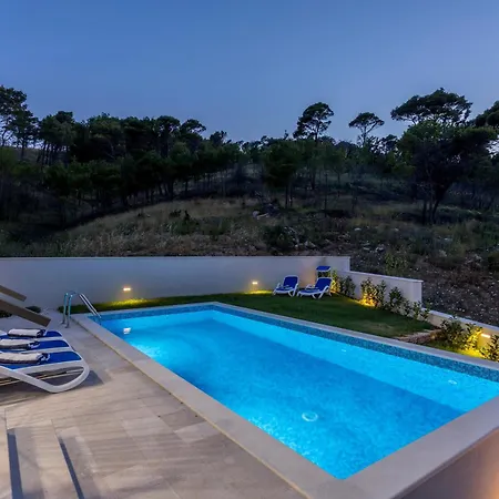 Luxury With A Swimming Pool Tugare, Omis - 20067 Vila Tugare